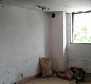1888532593_92271ea1_roastingroom.jpg